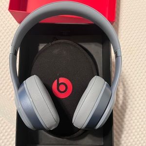 Beats Solo 2 corded headedphones